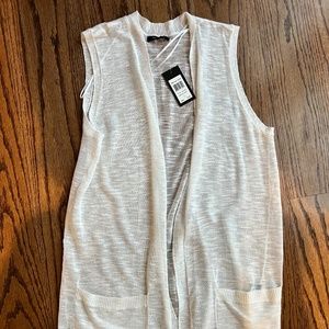 FINAL SALE!! Sleeveless open front tunic NWT, small